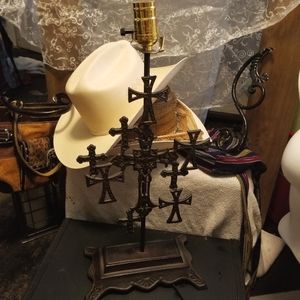 Iron crosses lamp decor